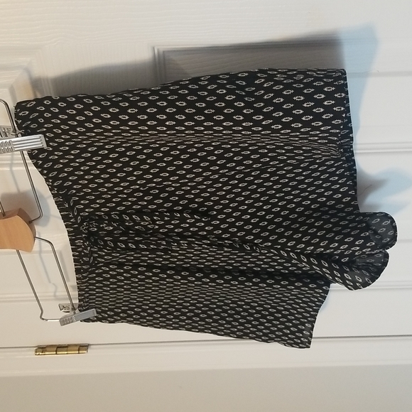 Forever 21 Flowy Printed Shorts - Picture 3 of 4